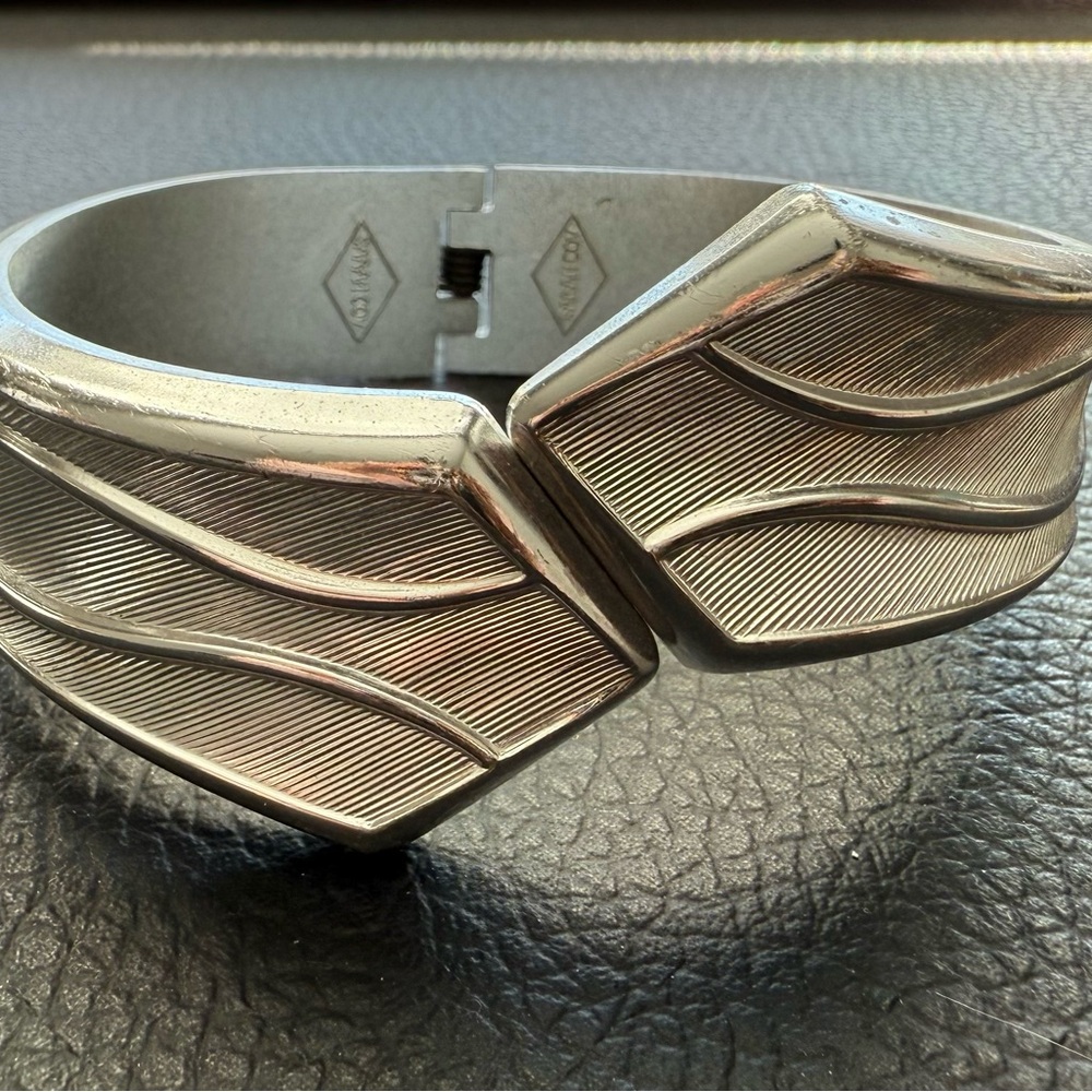 Sarah Coventry Vintage Silver Hinged Bracelet